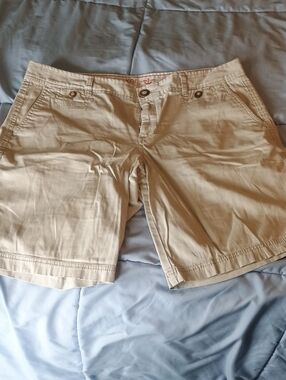 Dockers Women's Khaki Cotton Bermuda Shorts